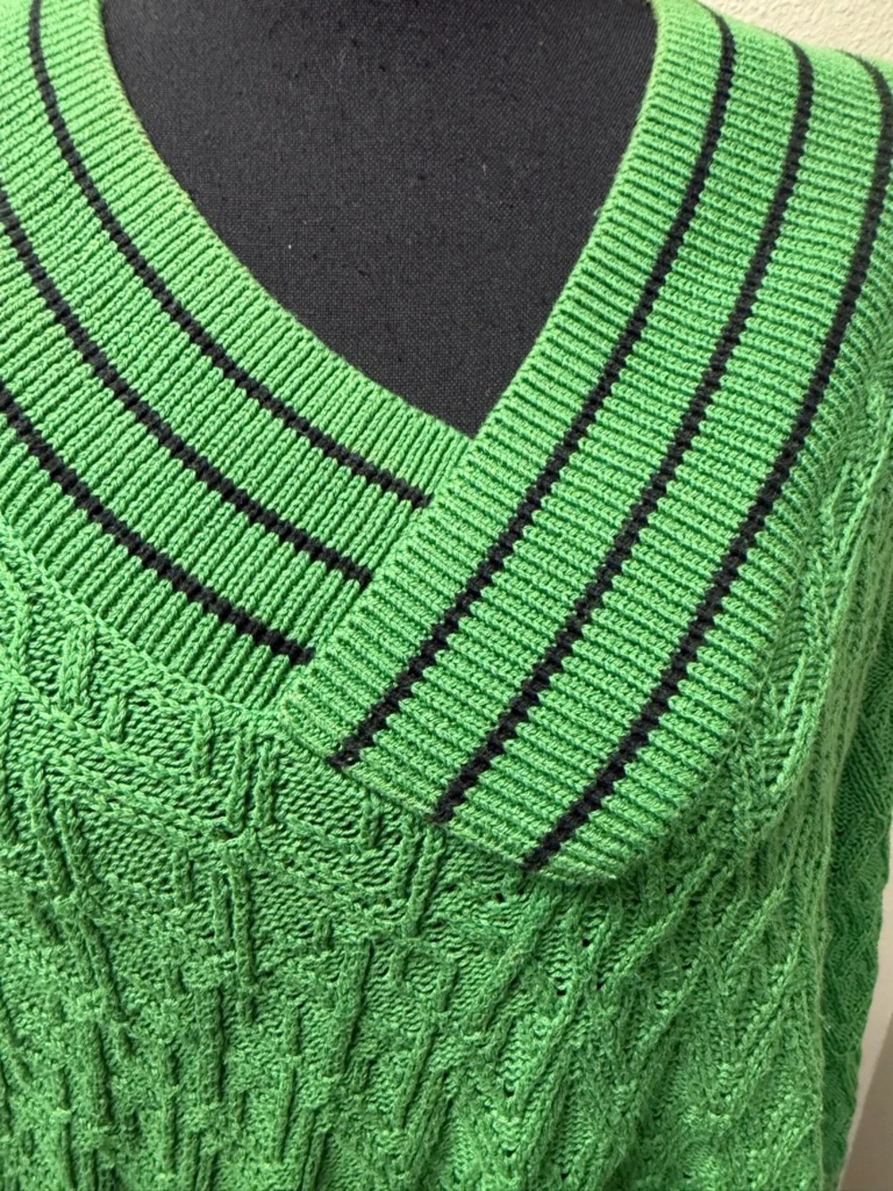 Cabi Green V Neck Sweater Medium Textured Knit Long Sleeve Casual Top - Picture 3 of 10